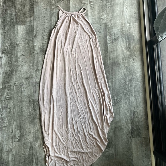Pre owned Mahina dress.  Size medium.  Elegant soft Pink Maxi Dress - Picture 1 of 3